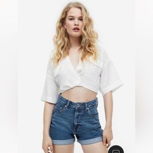 Brand New H&M Mom Shorts, medium wash size 2.